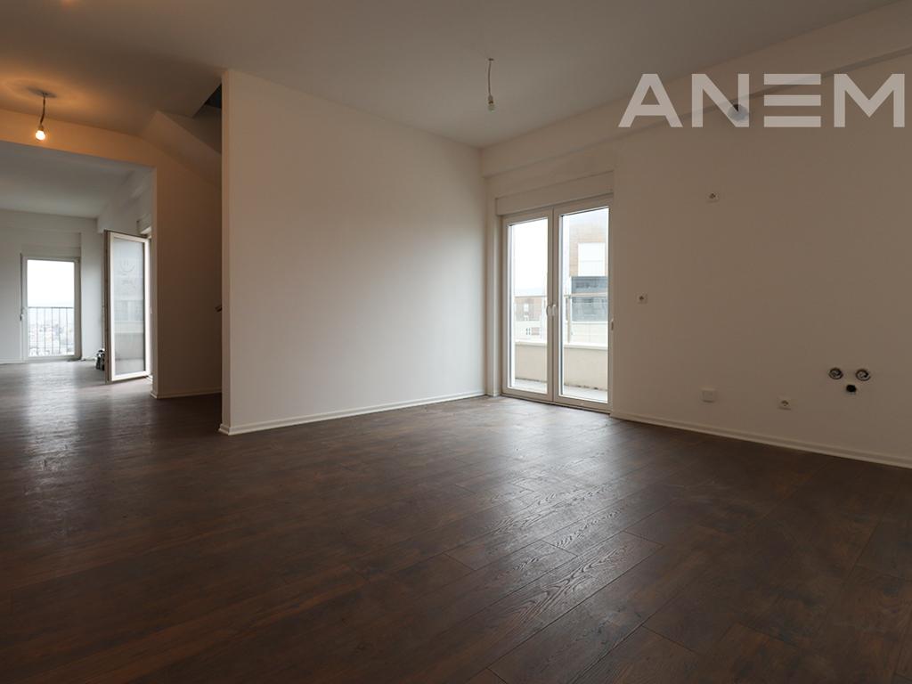 Duplex në shitje 282m² + 89m² tarrace në Veternik 2