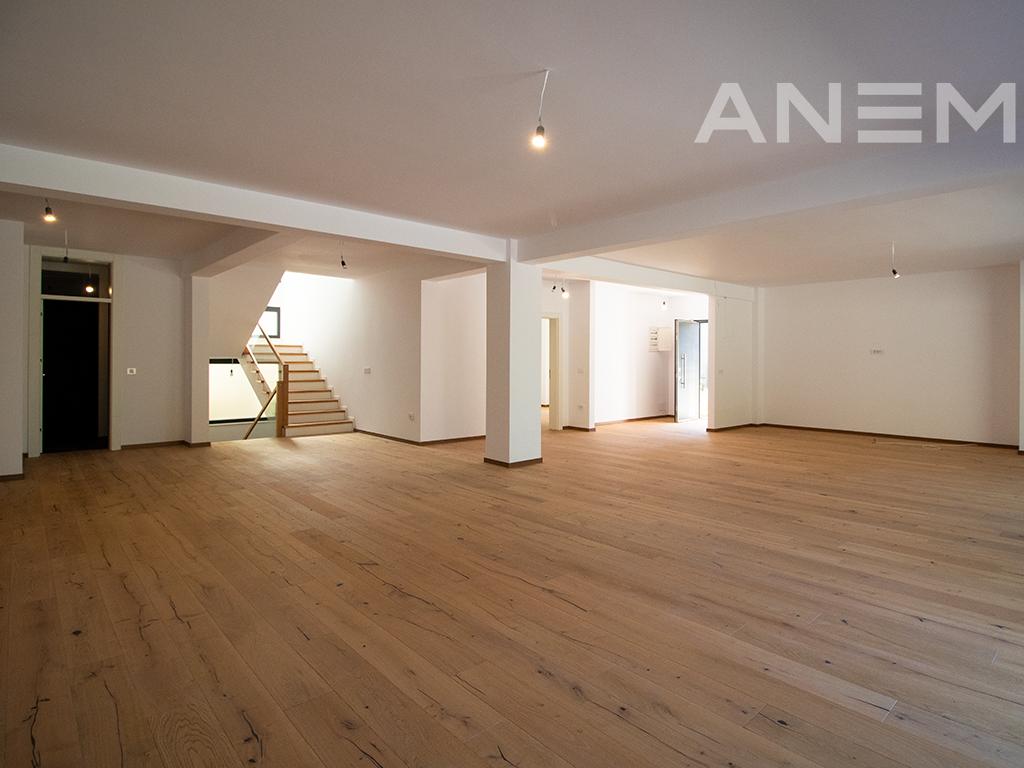 Vilë në shitje 700m² në Brezovicë 3