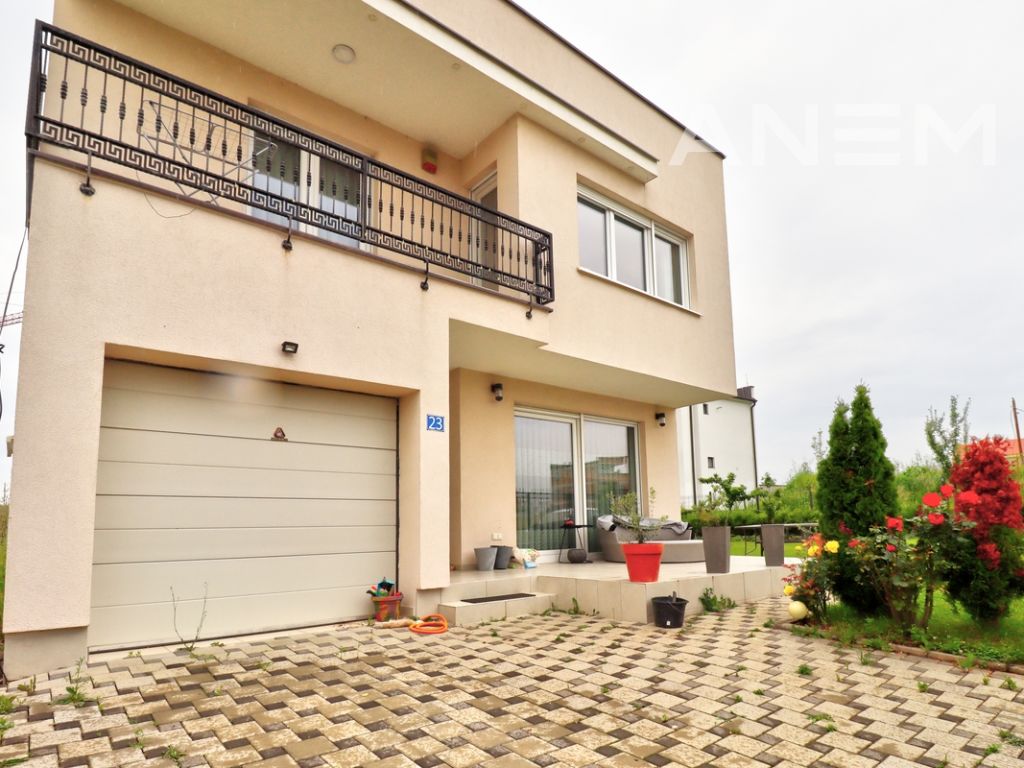 Shtëpi me qira 226m2 në lagjën Veternik 4