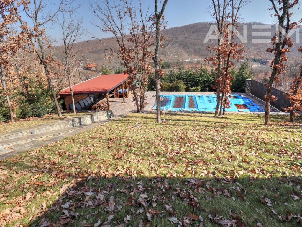 Vila në shitje 250m² në Makreshë në komunën e Novobërdës