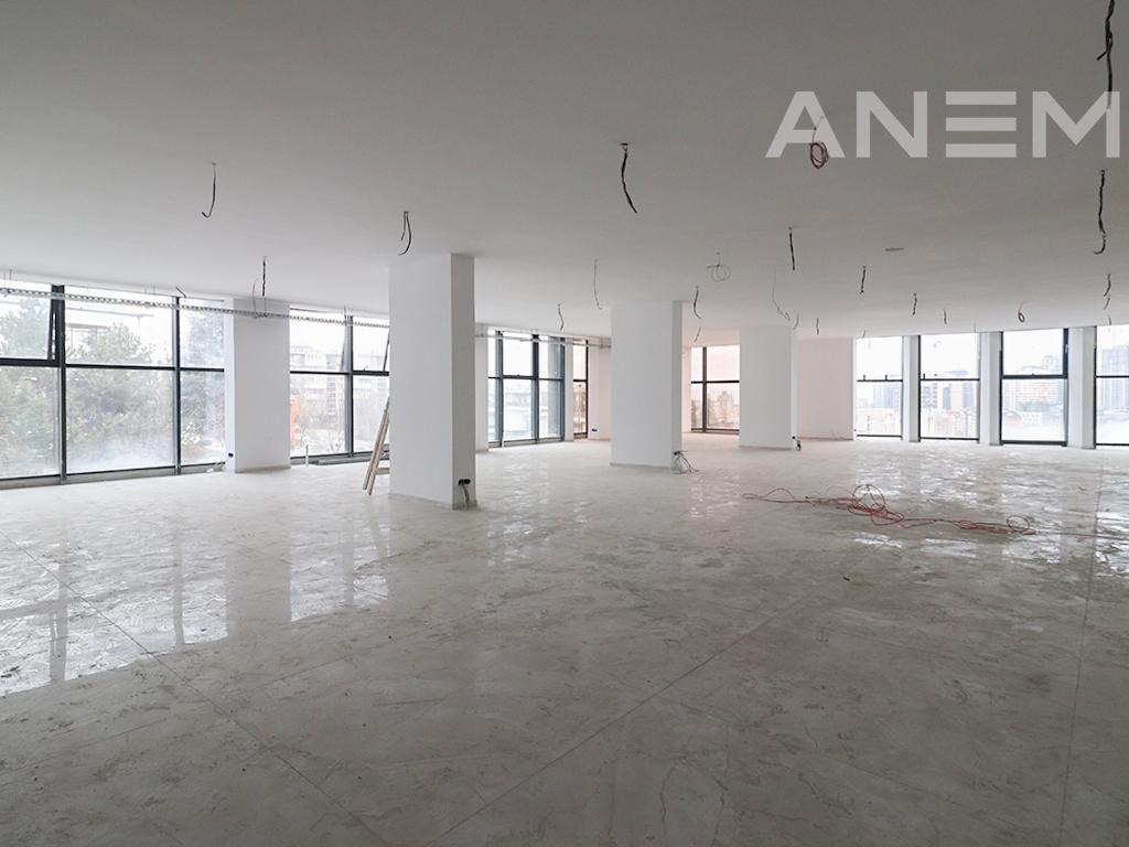 Objekt me qira 3345.46m² në Aktash 2