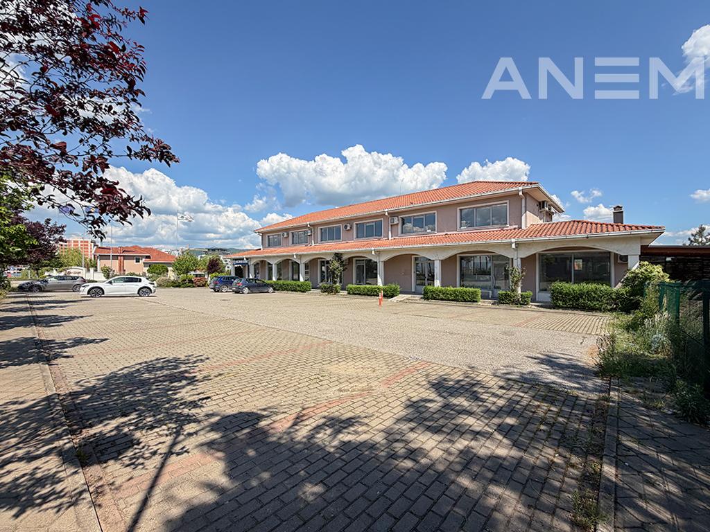 Objekt me qira 914m² në Fshatin Ndërkombëtar