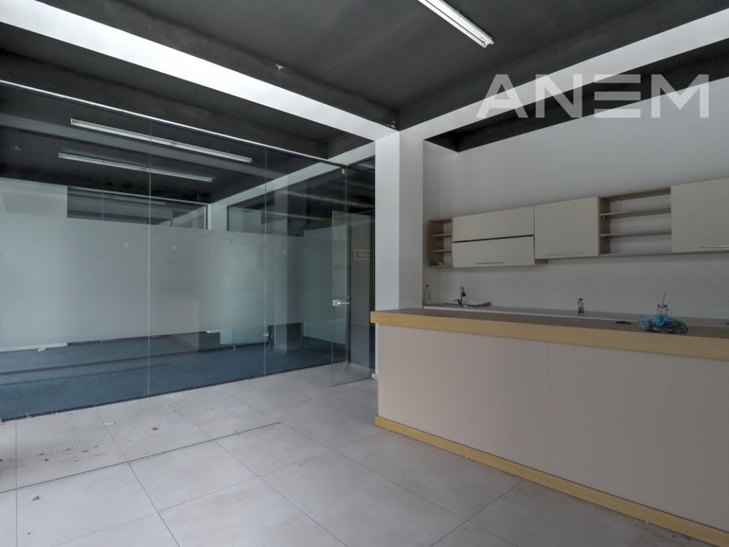 Objekt me qira 1000 m² në Sofali 2