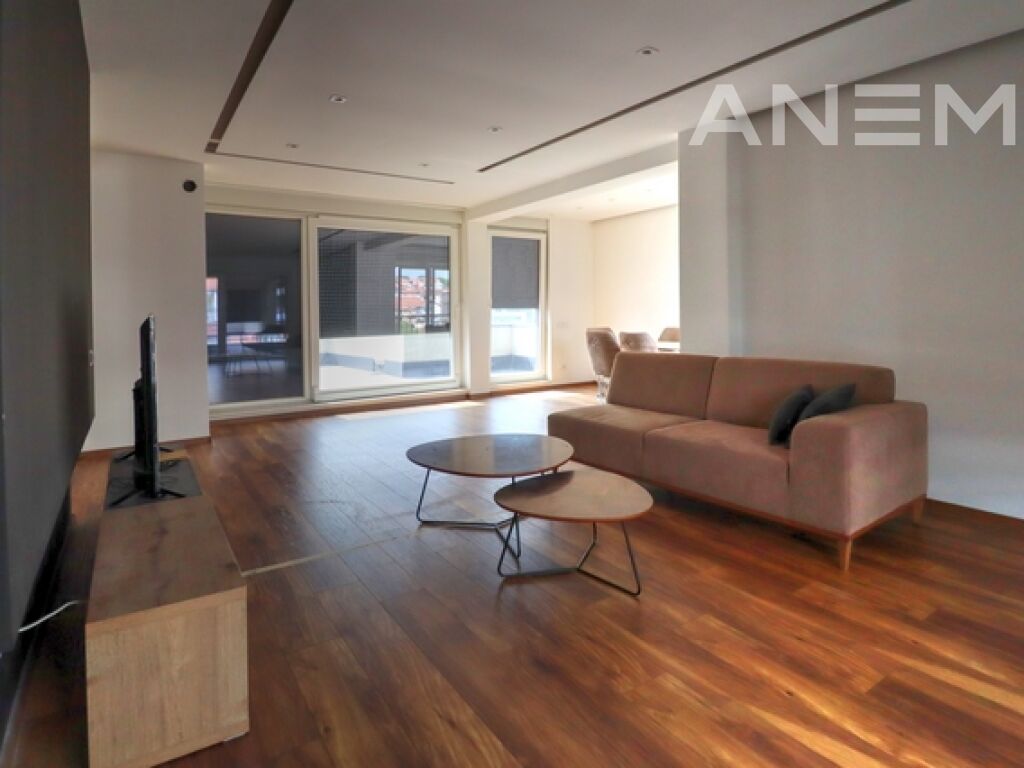 Penthouse me qira 178m² + 120m² tarracë në lagjen Arbëria