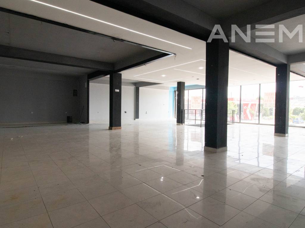 Lokal me qira 500m² në Fushë Kosovë 3