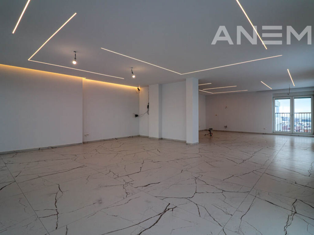 Penthouse me qira 300m² + 100m² tarracë në lagjen Bregu i Diellit 3