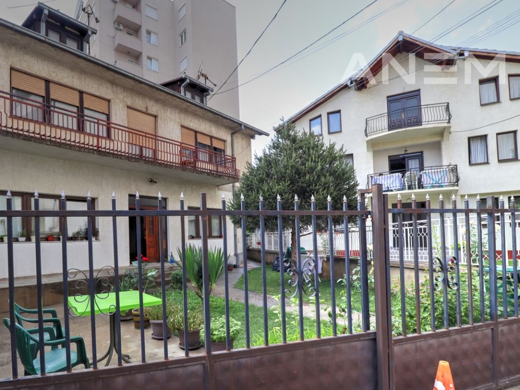 Shtëpi në shitje 390m2 në Qendër