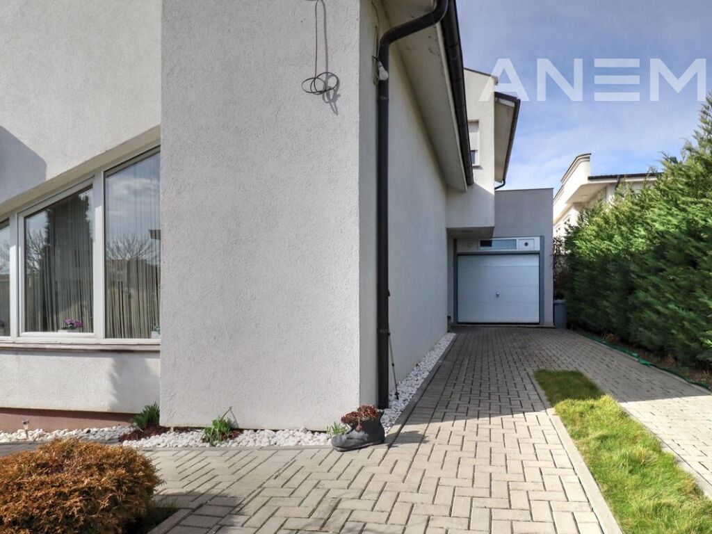 Shtëpi në shitje 374m2 në Veternik