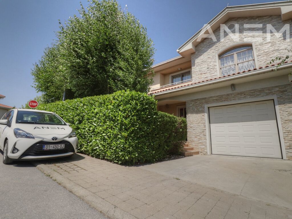 Shtëpi me qira 423m² në Fshatin Ndërkombëtar