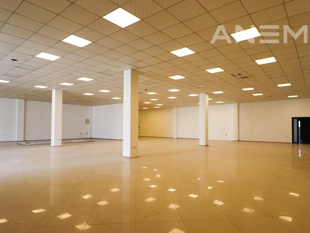 Objekt me qira 640m² në Magjistralen Lipjan-Prishtinë 2