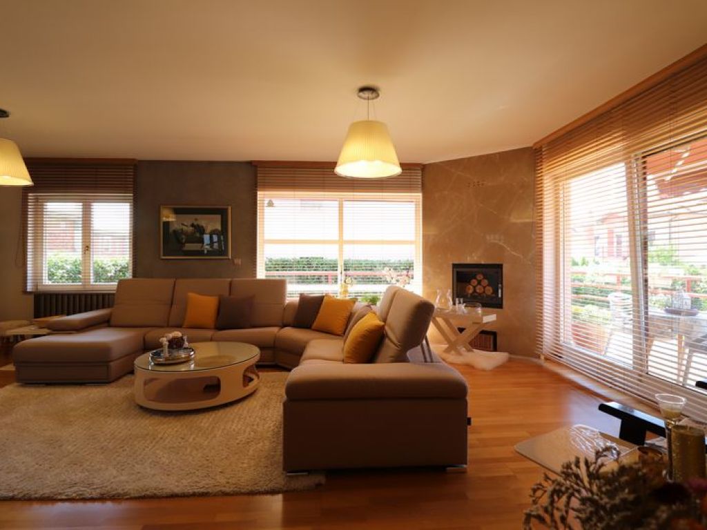 Shtëpia në shitje 300m2 në lagjën Nic 4