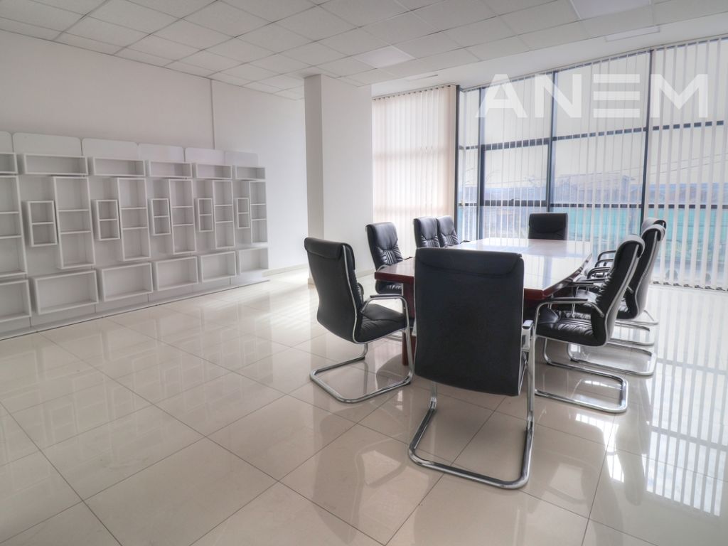 Objekt me qira 1200m2 në Fushë Kosovë 3