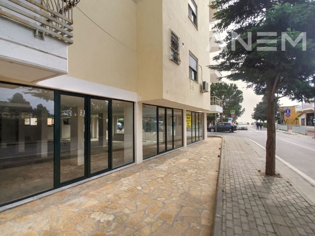 Lokal me qira 300 m2 në Durrës 4