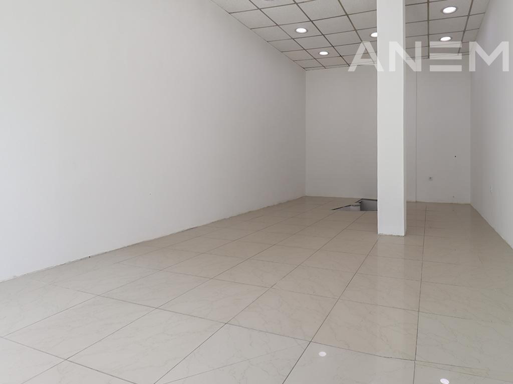 Lokal me qira me 2 hapësira pune në Ulpianë 3