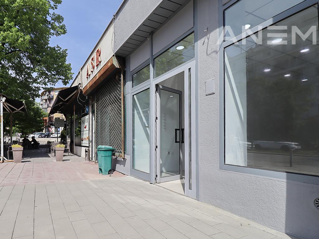 Lokal me qira me 2 hapësira pune në Ulpianë