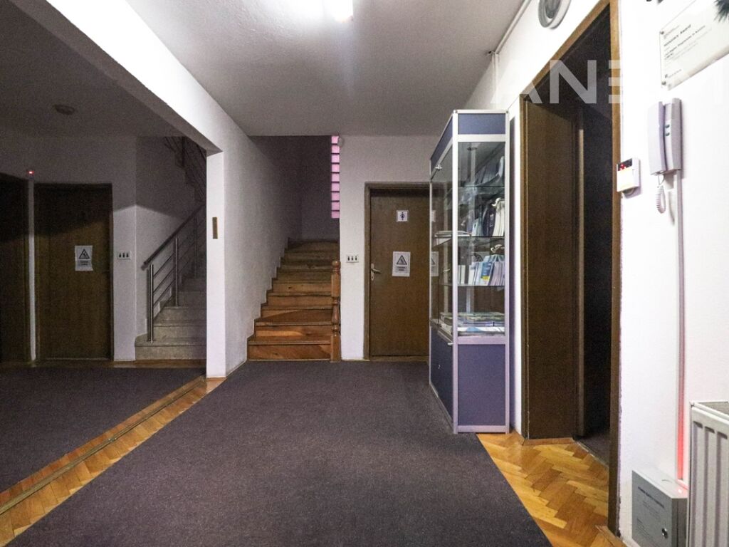 Zyre me qira me 9 hapësira pune në lagjen Pejton 2