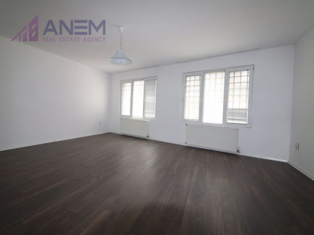 Shtëpi me qira 600m² në Arbëri 3