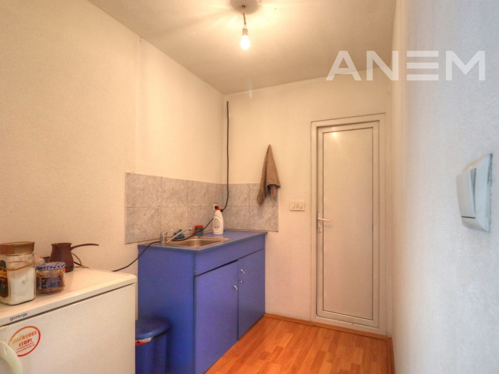 Zyre me qira 220m2 në Pejton 4