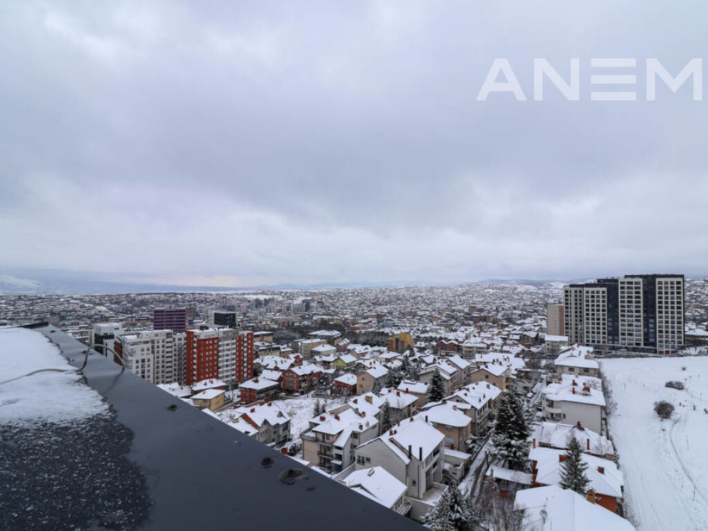 Penthouse me qira 300m² + 100m² tarracë në lagjen Bregu i Diellit 4