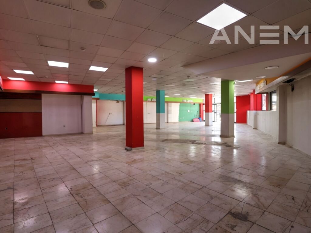 Lokal me qira 250m² në lagjen Aktash 4