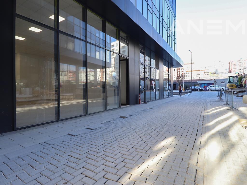Lokal me qira 100m² në lagjen Lakrishtë