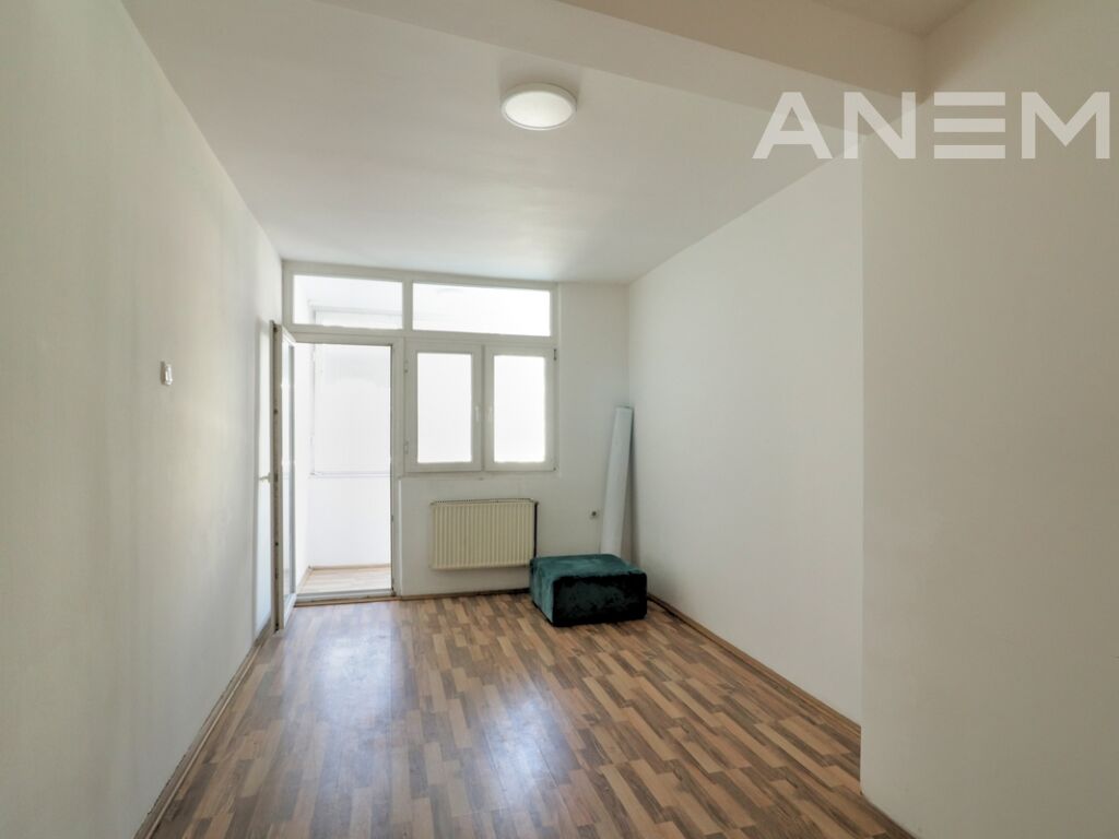 Zyre me qira me 4 hapësira pune në Ulpianë 4