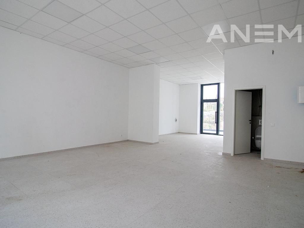 Lokal në shitje 78m² në Veternik 3
