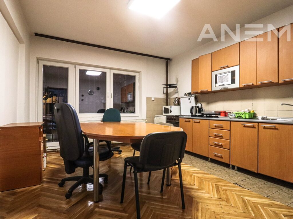 Zyre me qira me 9 hapësira pune në lagjen Pejton 3