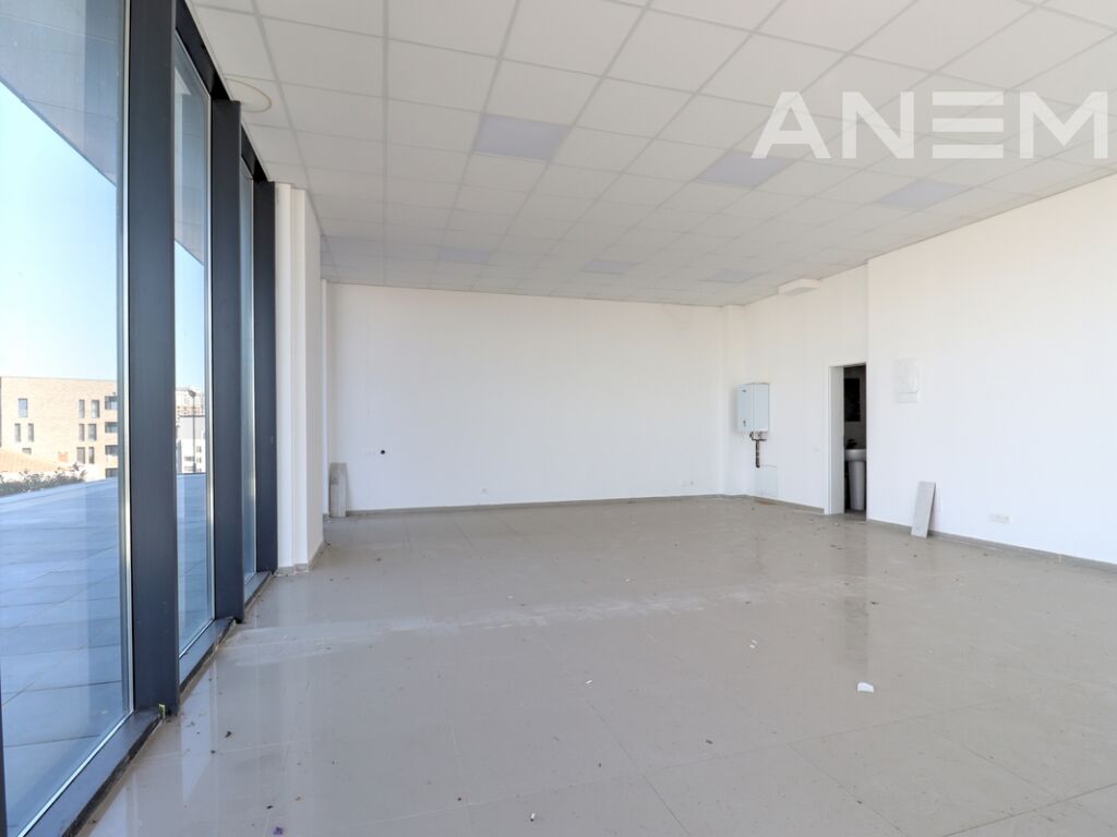 Lokal me qira 71m² në lagjen Veternik 3
