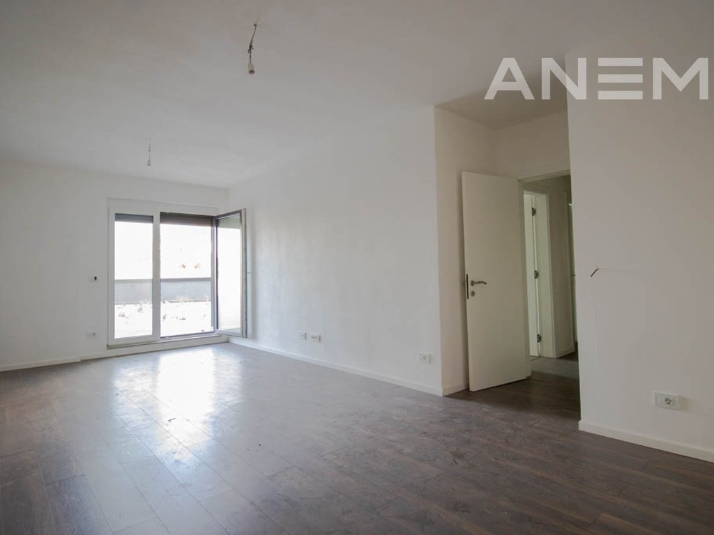 Banesë në shitje 107m² + 130m² te Prishtina e Re 3