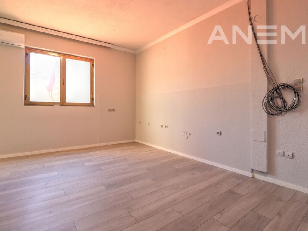Zyre me qira me 2 hapësira pune në Tophane 3