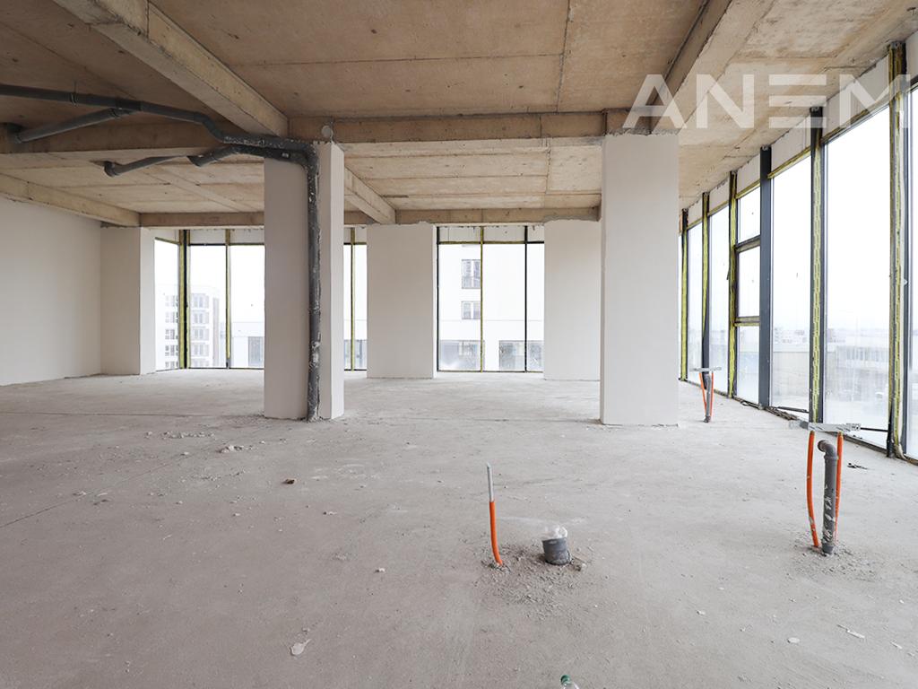 Lokal në shitje 213.18m² në Veternik 2