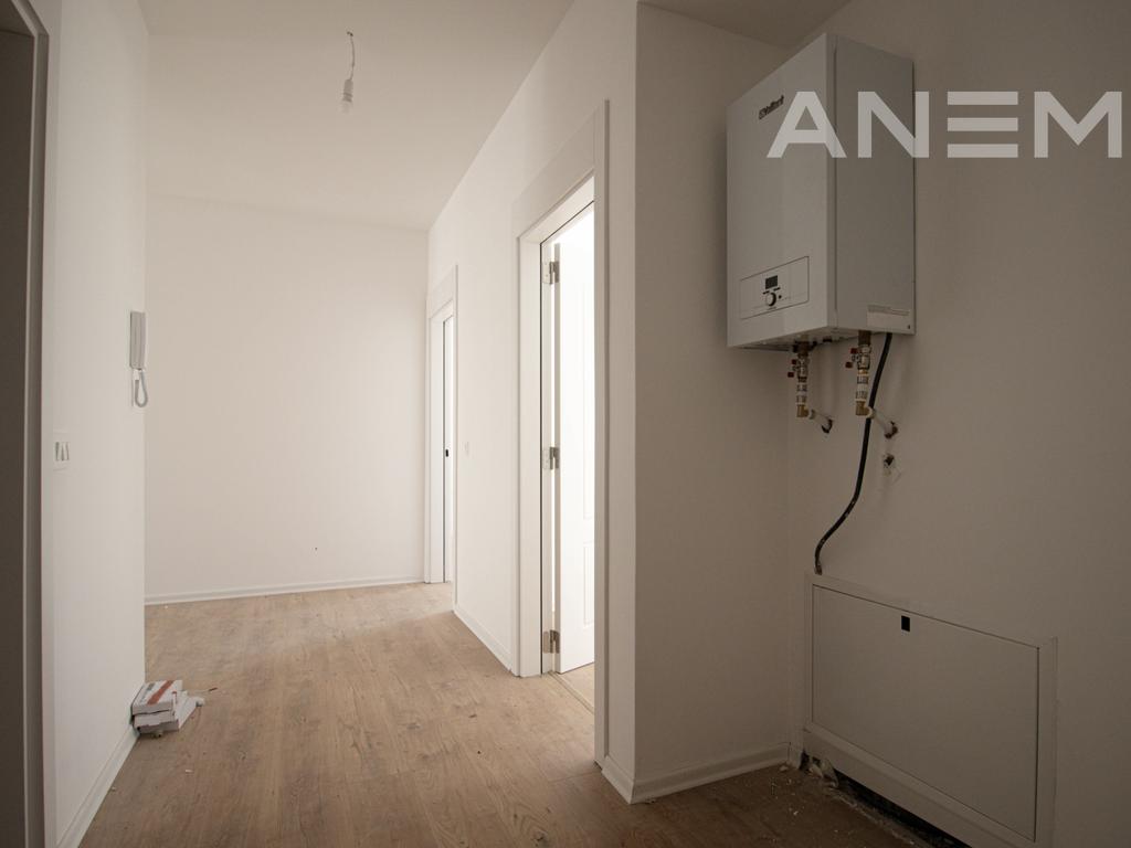 Banesë/ Zyre me qira me 3 hapësira në Veternik 3
