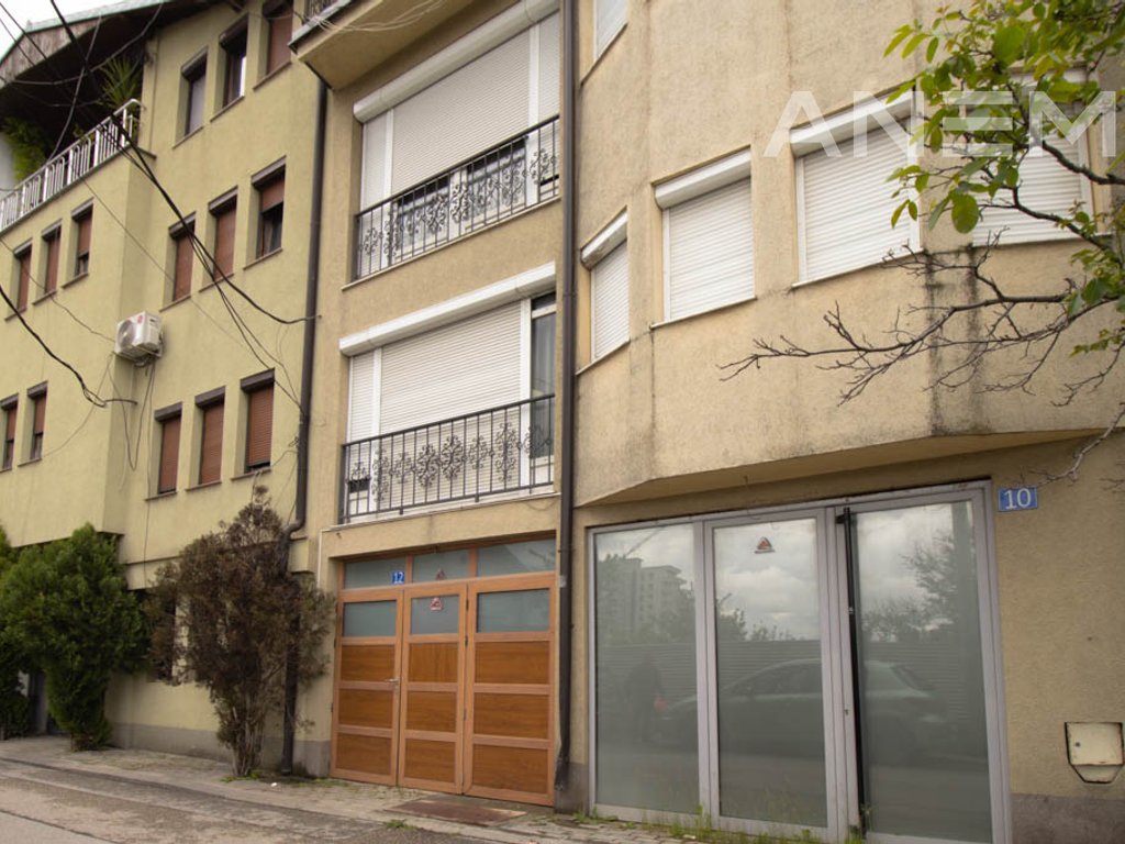 Shtëpi në shitje 400m² në lagjen Aktash