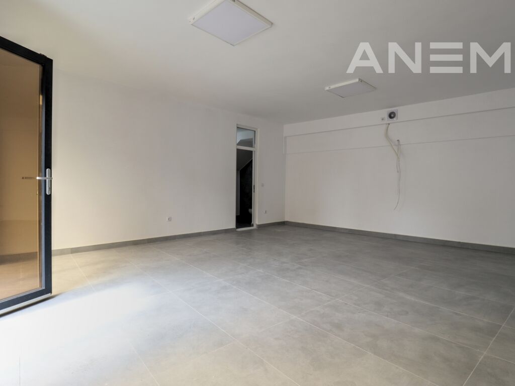 Lokal me qira 200m2 në Arbëri 4