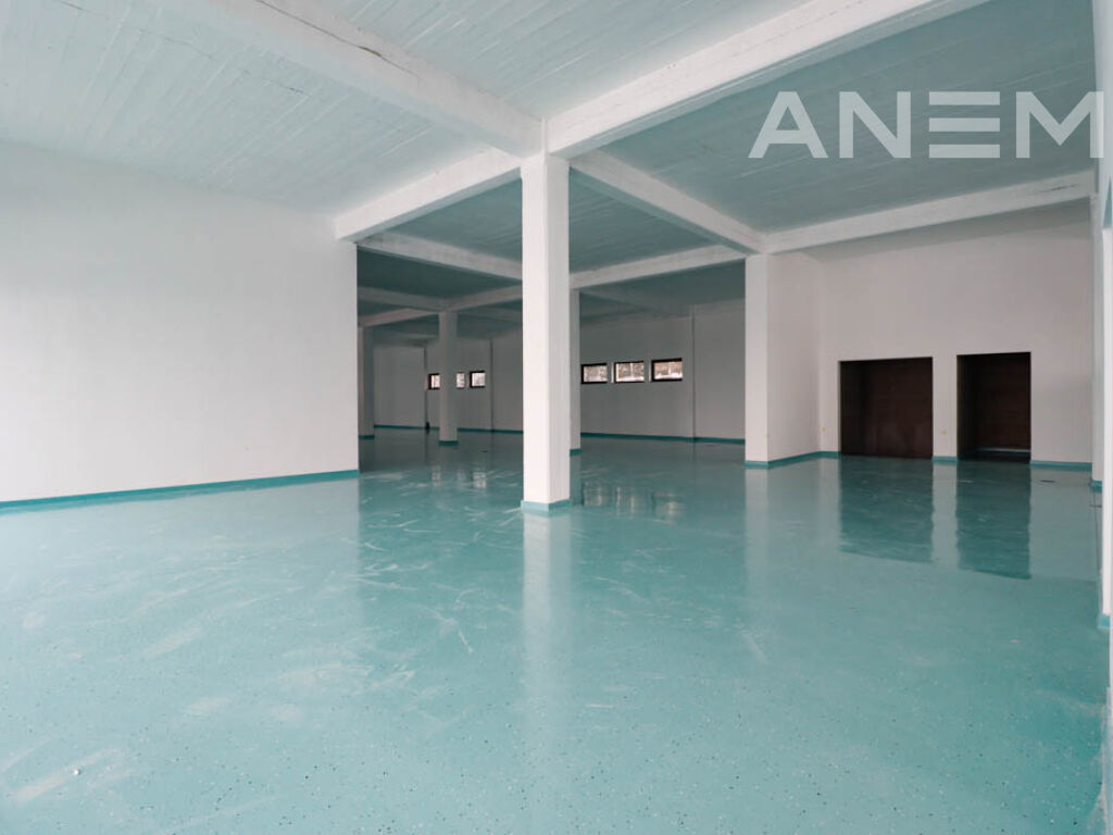Objekt afarist me qira 1800m² në lagjen Veternik 3