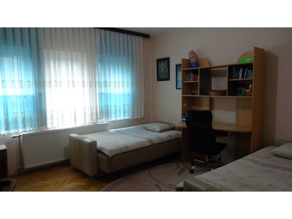 Shtëpi në shitje 1200m² në Kolovicë 3
