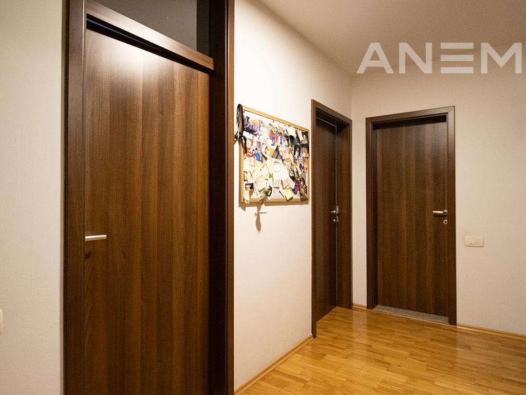 Banesë në shitje 145 m² në Emshir 4