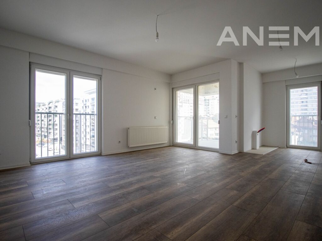 Zyre me qira me 3 hapësira pune në Rrugën B