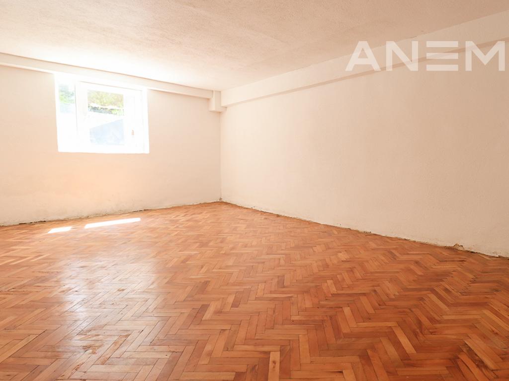 Shtëpi me qira 360m² në Aktash 4