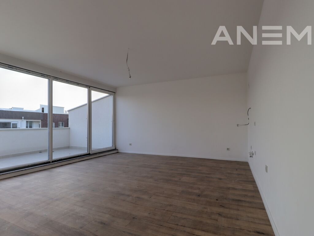 Penthouse me qira me 4 hapësira pune në Mati 1 4