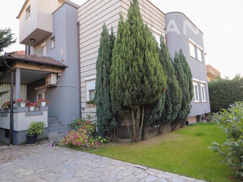 Shtëpi në shitje 600m² në Veternik