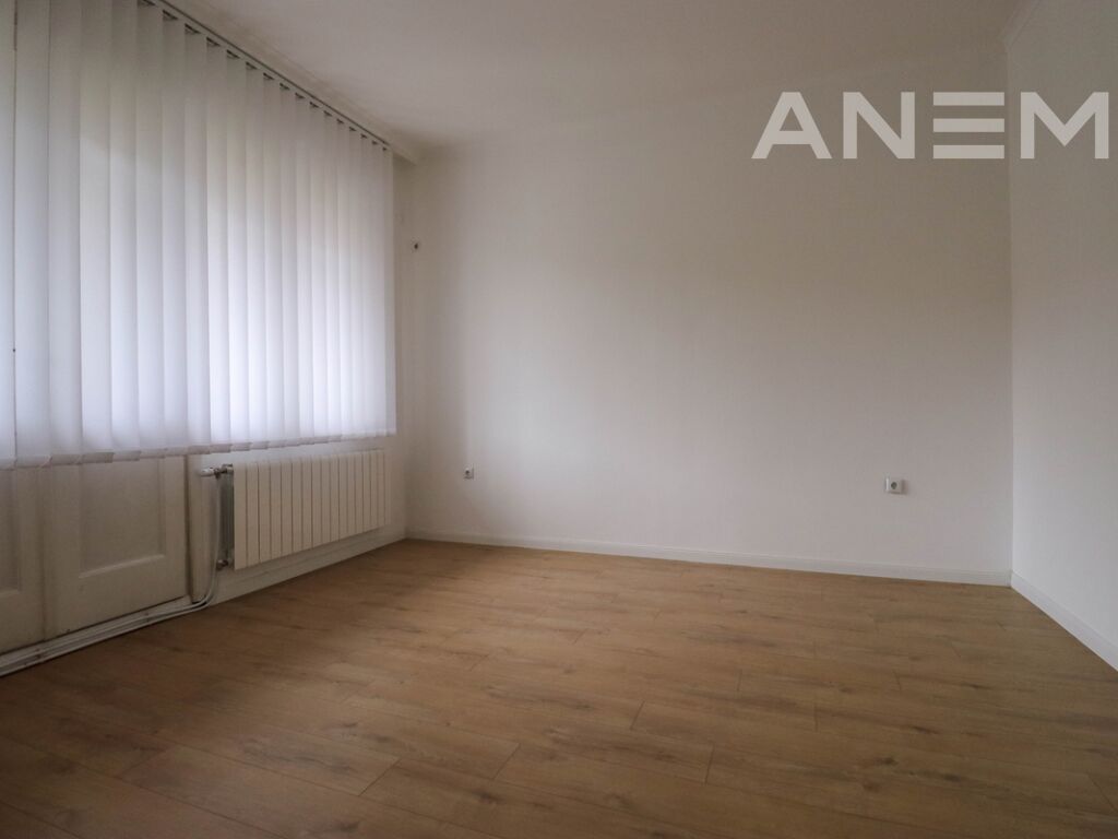 Zyre me qira me 4 hapësira pune në Qendër 2