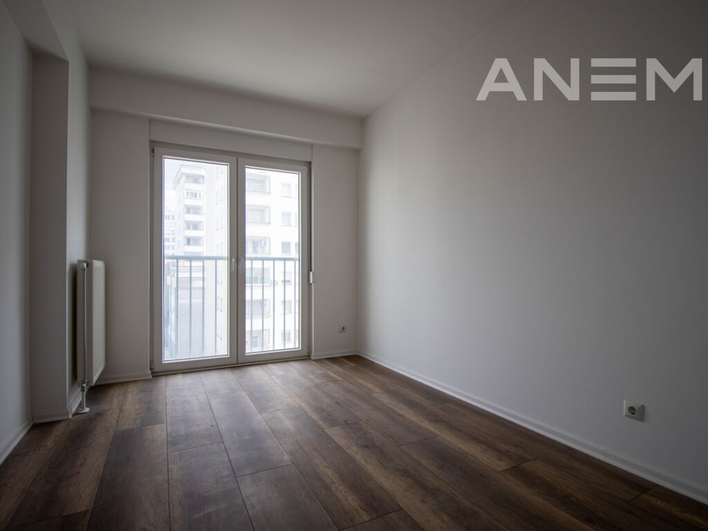 Zyre me qira me 3 hapësira pune në Rrugën B 2