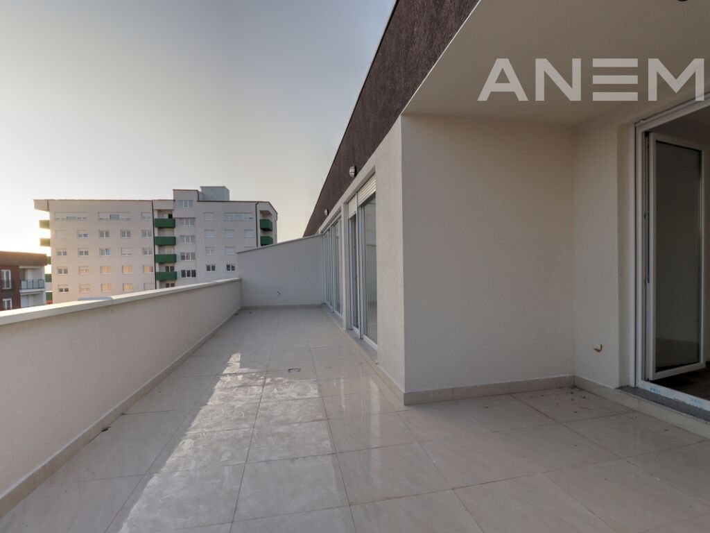 Penthouse me qira me 4 hapësira pune në Mati 1 2