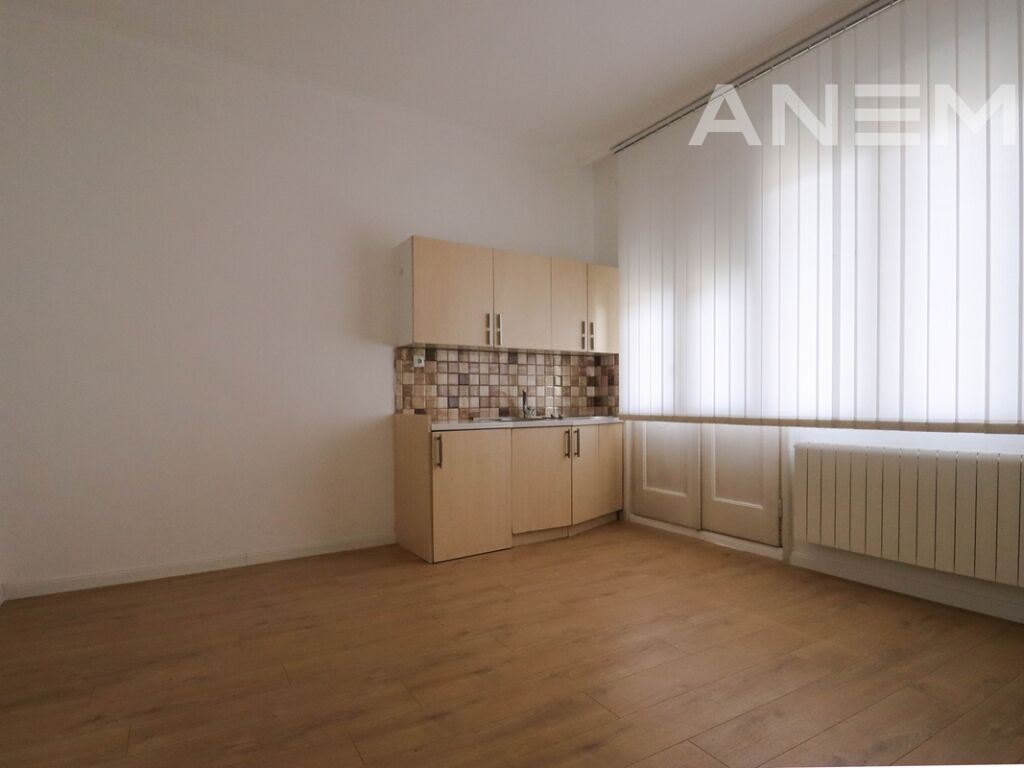 Zyre me qira me 4 hapësira pune në Qendër 3