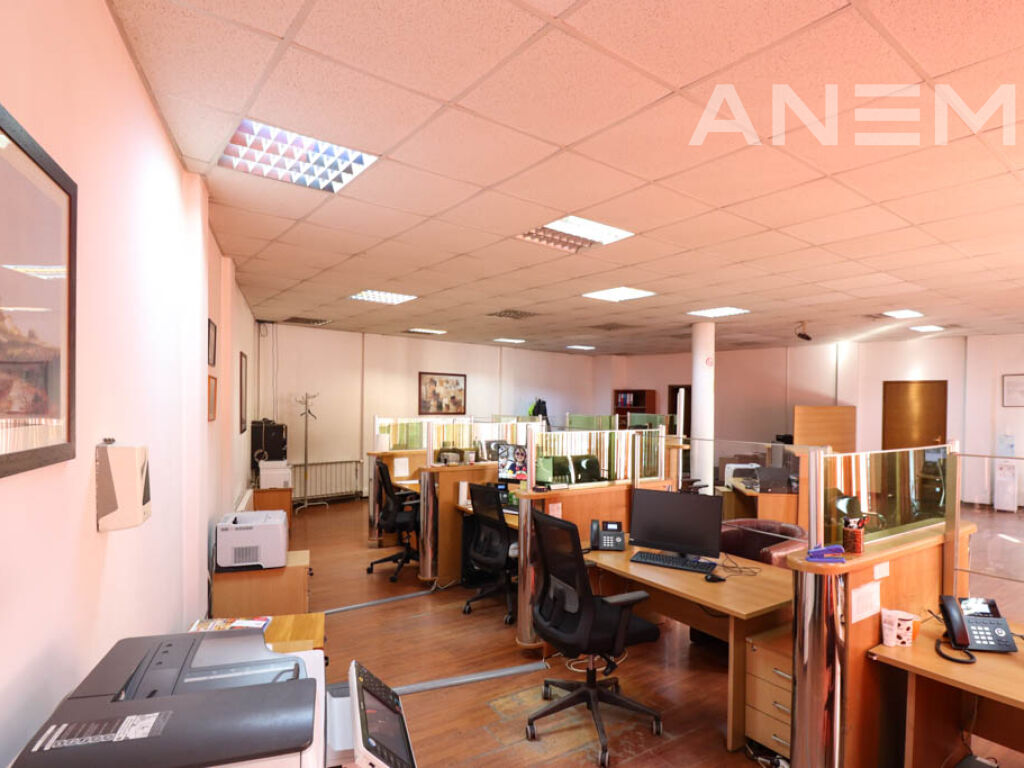 Zyre me qira me 12 hapësira pune në Qendër 3