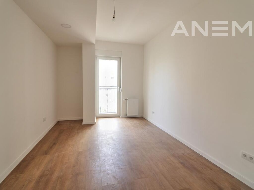 Zyre me qira me 3 hapësira pune në Mati 1