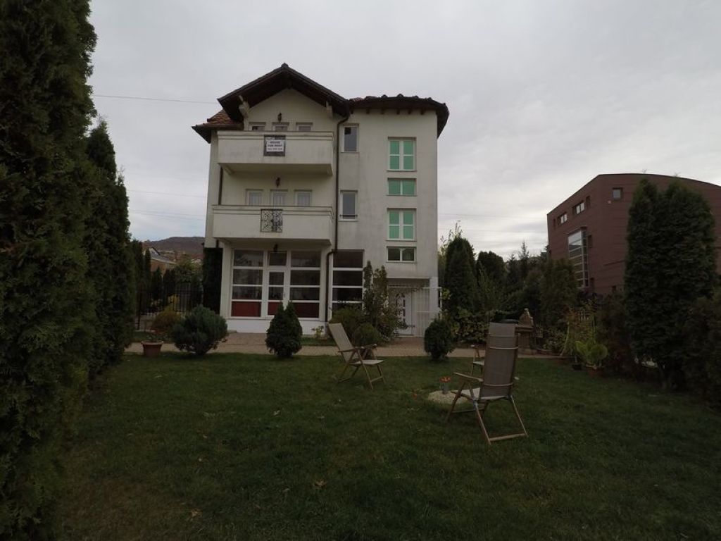 Shtepi me qira 525m2 ne Sofali 3