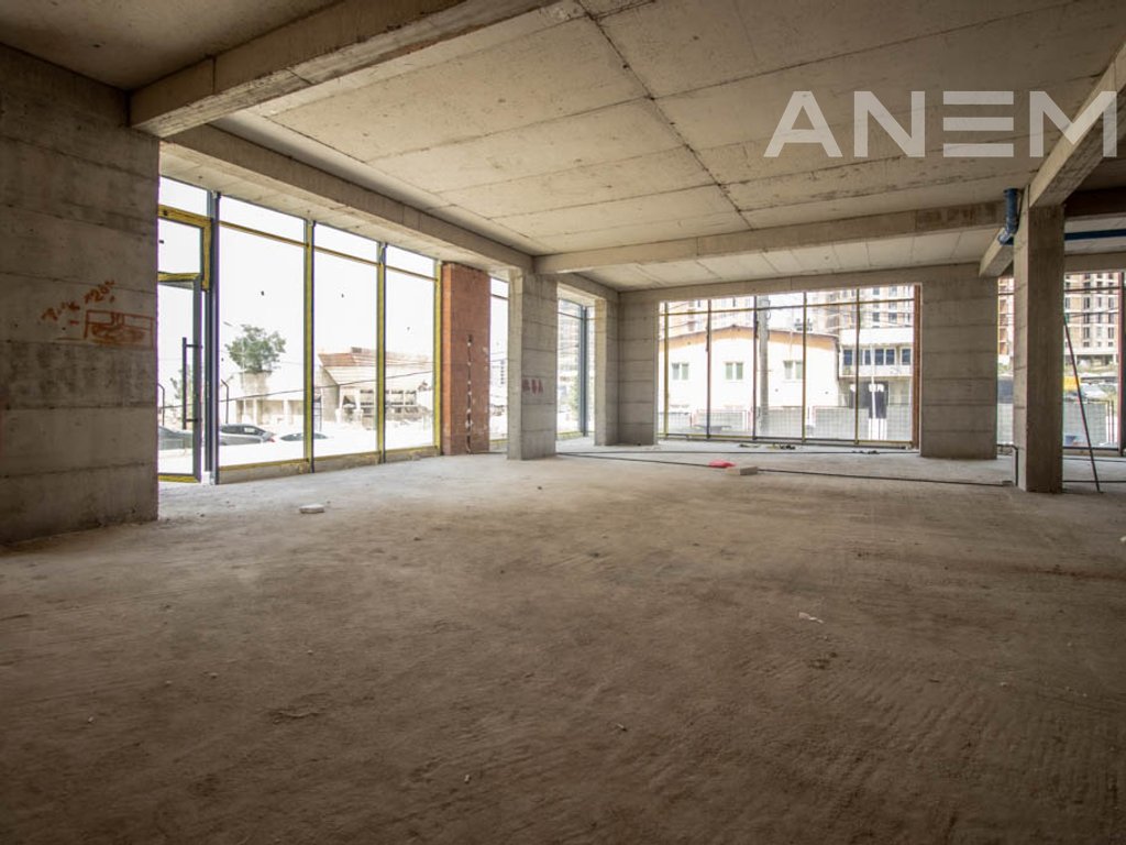 Lokal me qira 280m² në Veternik 3